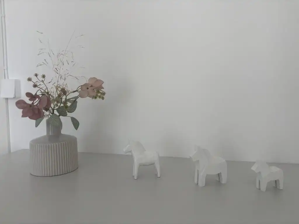 Dekoratives Detail im Ferienhaus Hus Brobacka – liebevoll eingerichtetes Schwedenhaus