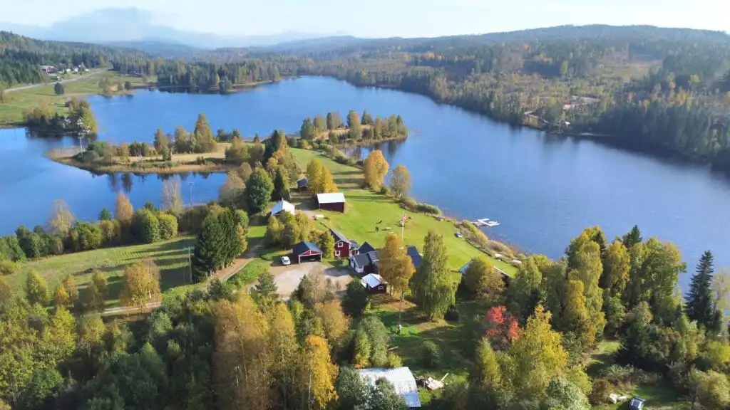 Vogelperspektive der Ferienwohnung Seeglück Lea am See in Medelpad bei Sundsvall
