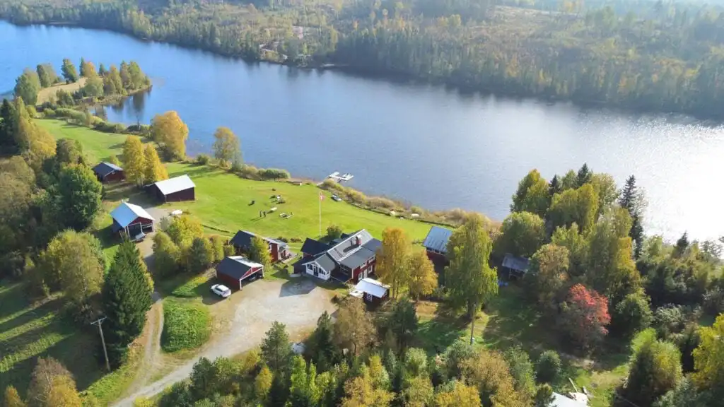 Vogelperspektive der Ferienwohnung Seeglück Lea in der Natur von Medelpad