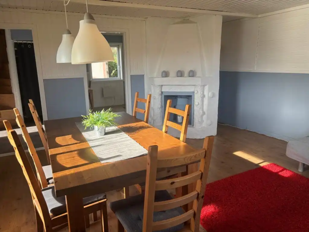 Essbereich im Wohnzimmer der Ferienwohnung Seeglück Ramona