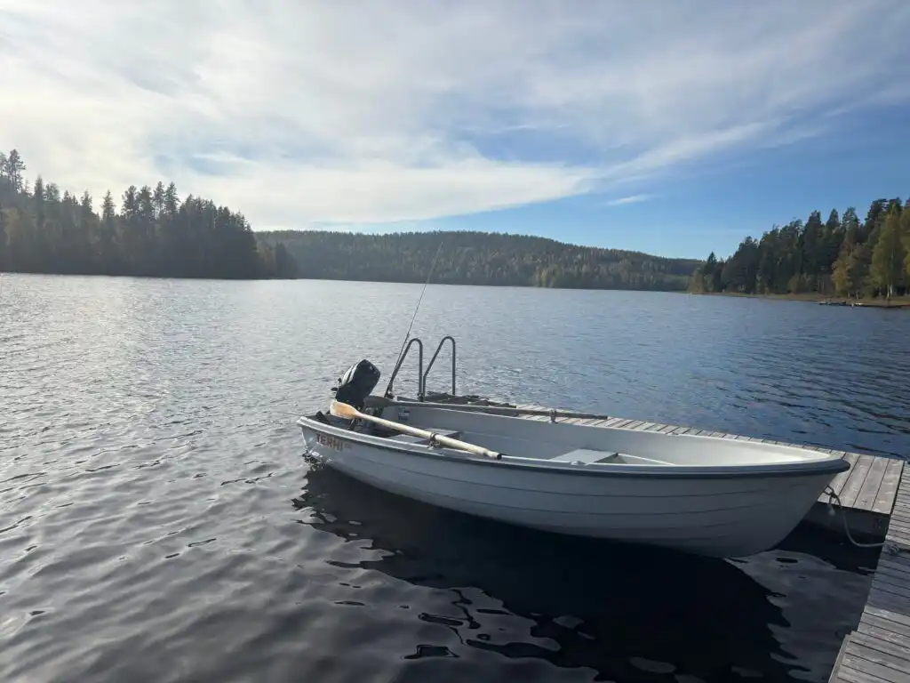 Boot am Huljesjön bei Stöde – ideal zum Angeln und Natururlaub