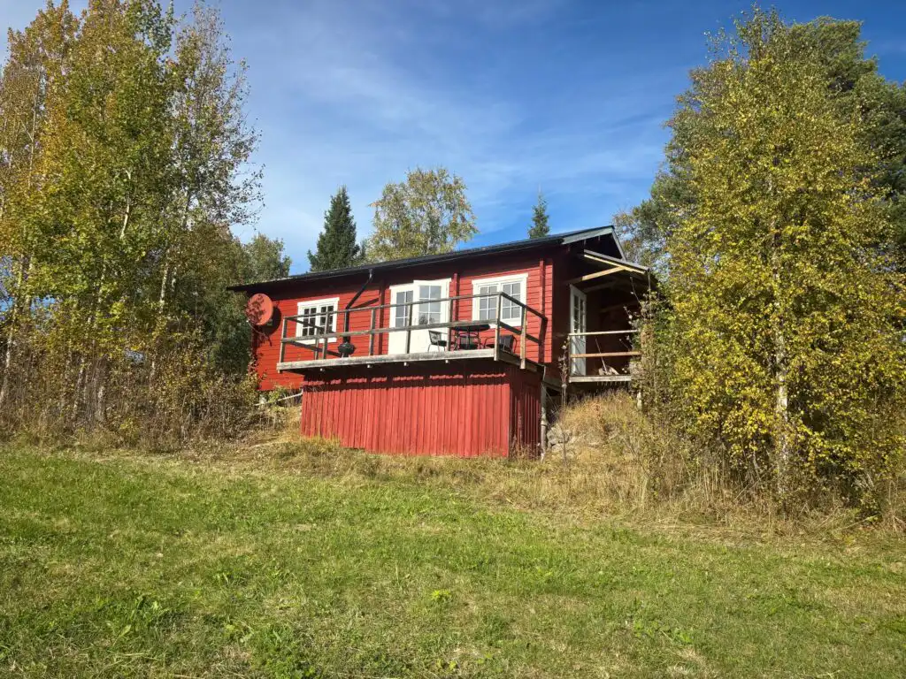Rotes Ferienhaus Selina am See im Ort Stöde bei Sundsvall