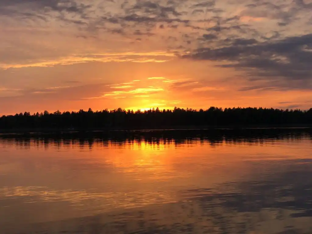 Sonnenuntergang über dem See bei Storfors in Värmland