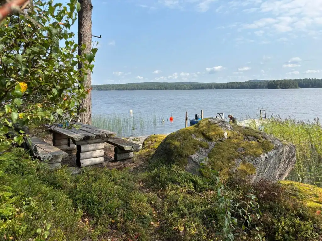 Felsufer direkt am See beim Schwedenhaus am Ullvettern