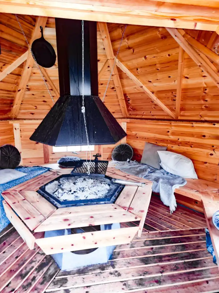 Feuerstelle im Ferienhaus nahe Blankaholm und dem Schärengarten von Västervik