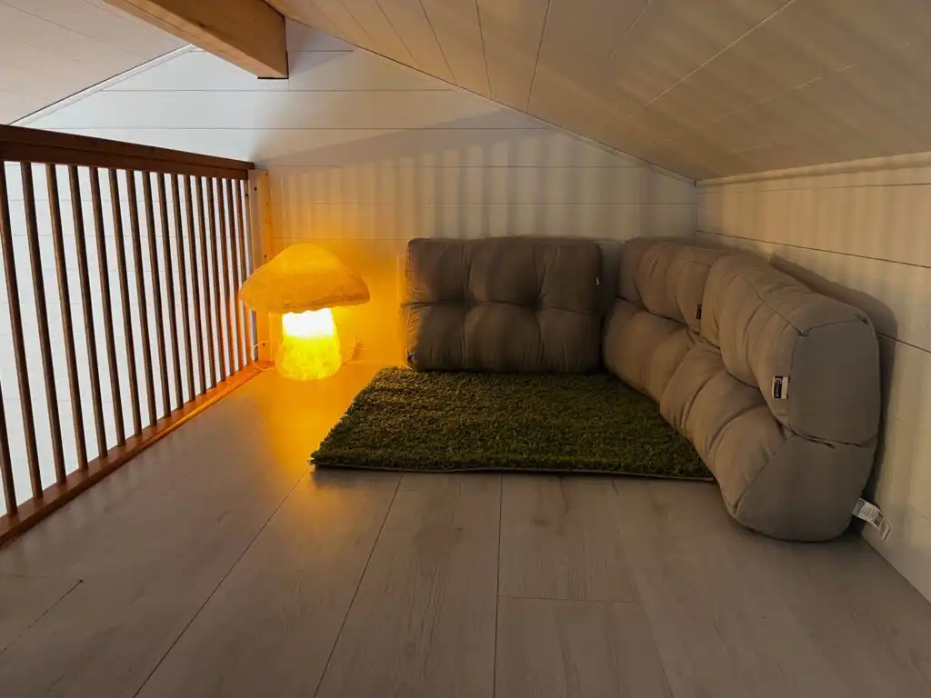 Wohnzimmer mit Sofa im Ferienhaus Vara Hemma in Blekinge