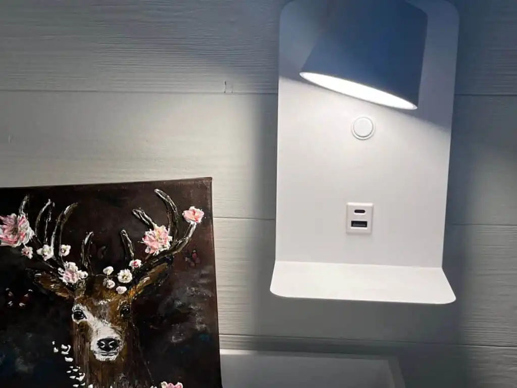Schlafzimmer im skandinavischen Stil im Ferienhaus Vara Hemma