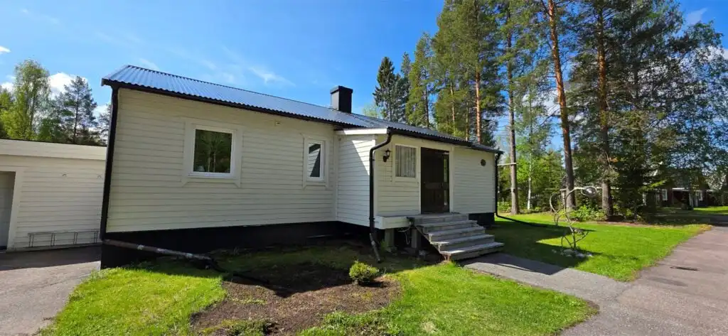 Außenansicht der Villa Davvi dállu Ferienhaus in Vidsel Lappland