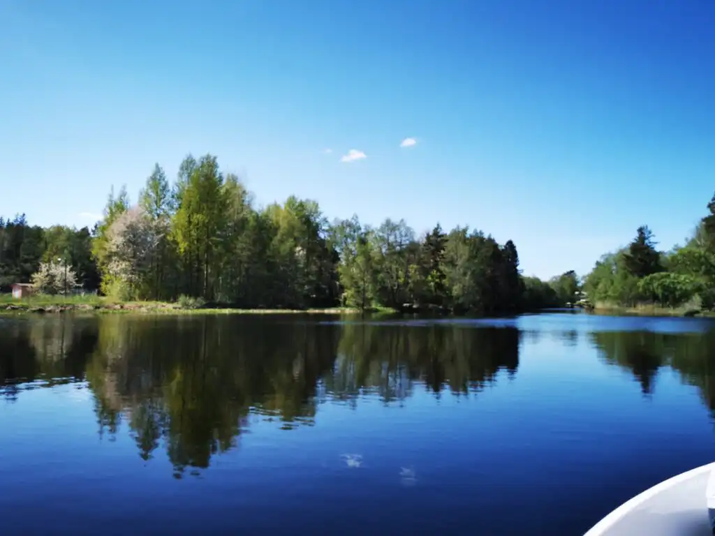 Ruhiger See bei Fliseryd in Småland – gute Angelmöglichkeiten nahe der Banvaktstuga