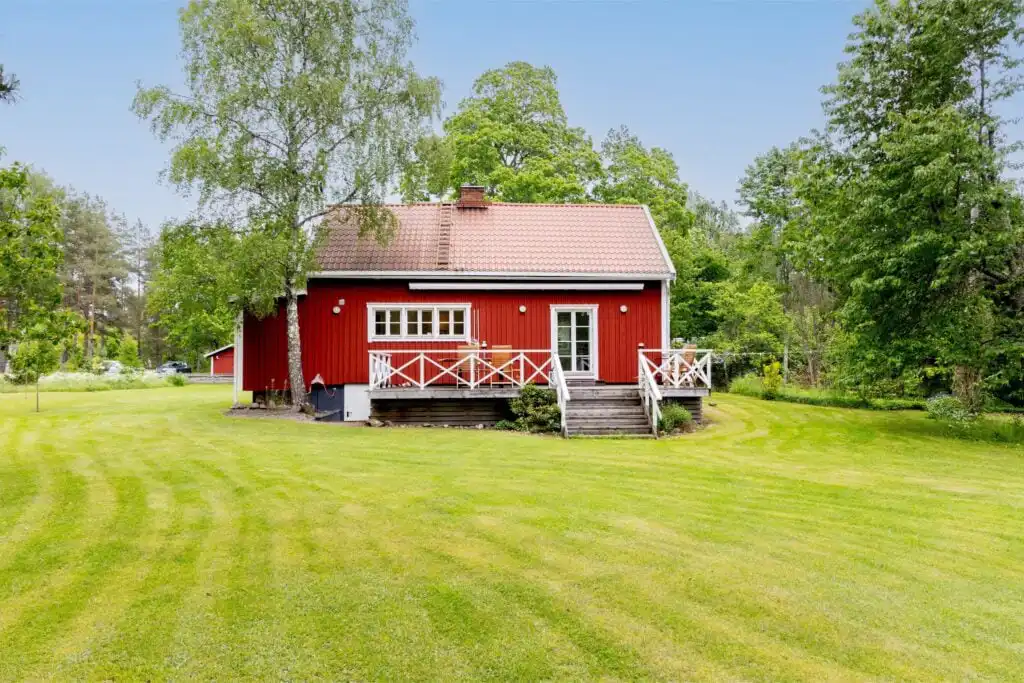 Brotorpet in Virserum mit weitläufigem Garten in Småland