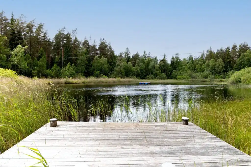 Steg am See direkt beim Brotorpet in Småland