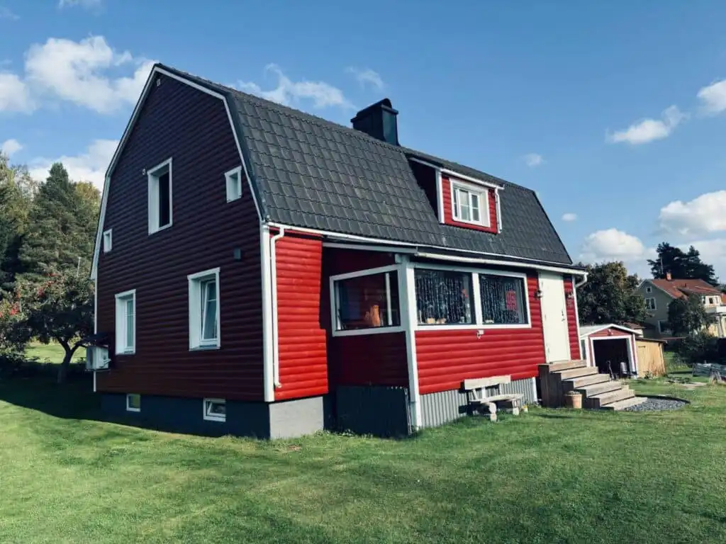 Hauptansicht – Ferienhaus in Schweden mit großem Garten