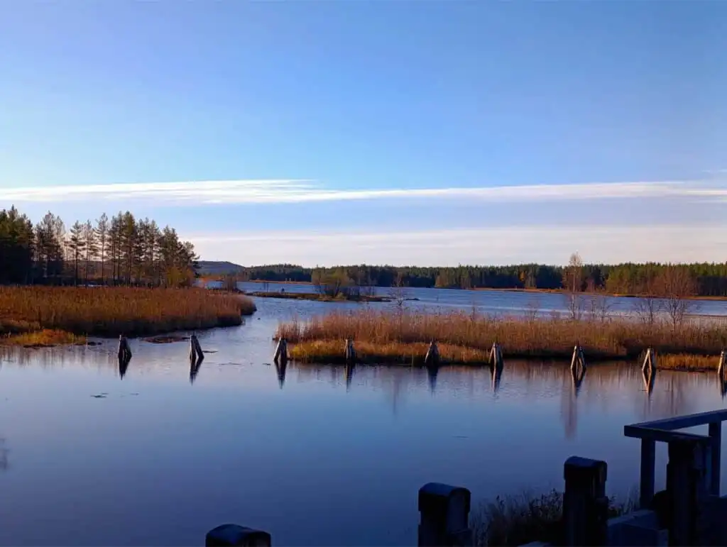 See mit Steg bei Fredriksberg in Dalarna – Natururlaub nahe dem Ferienhaus Hus Fee
