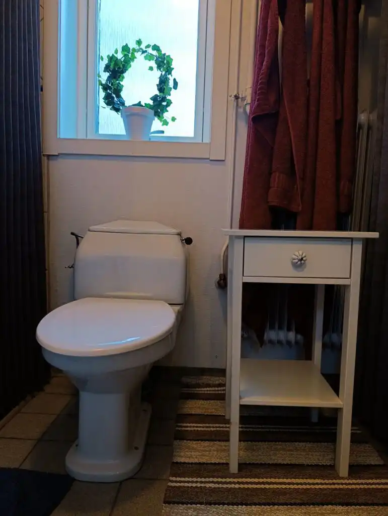 Badezimmer im Ferienhaus Hus Fee – gemütliches Schwedenhaus nahe Fredriksberg in Dalarna
