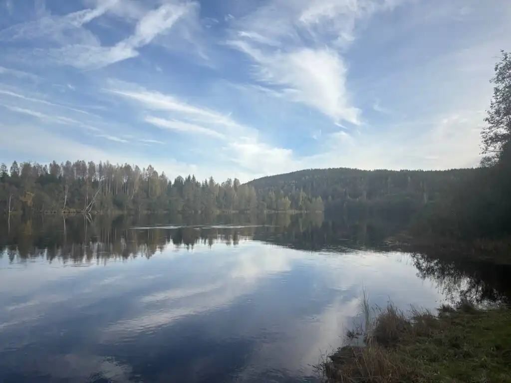 Flusslandschaft bei Stöllet in Värmland – Natur nahe dem Log Home