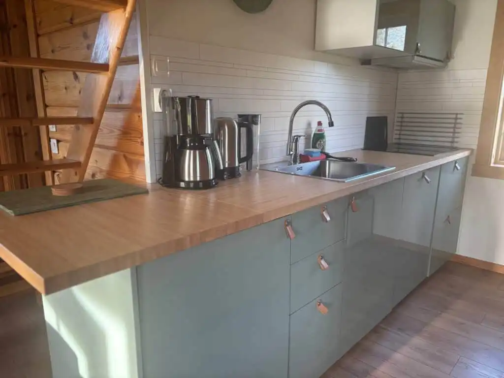 Küche im Log Home in Stöllet – Ferienhaus in Värmland
