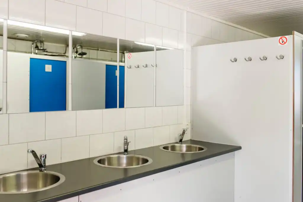 Badezimmer auf dem Campingplatz in Stöllet – Sanitäranlagen in Värmland