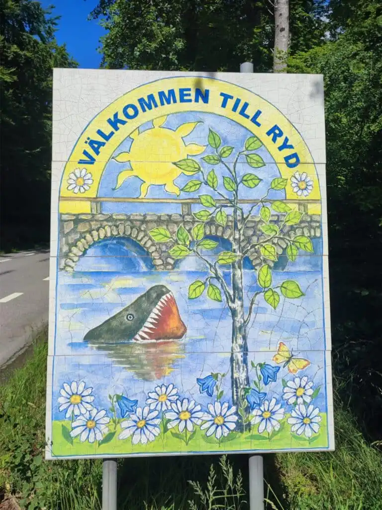 Informationsschild eines Natur- und Wandergebiets bei Ryd in Småland nahe dem Familienhaus