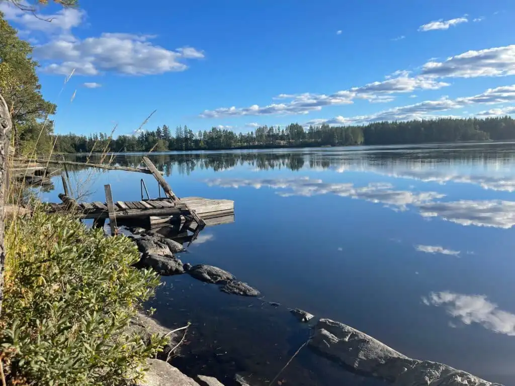See und Landschaft bei Hus Flatehult in Grönskåra – Ferienhaus nahe Badesee in Småland