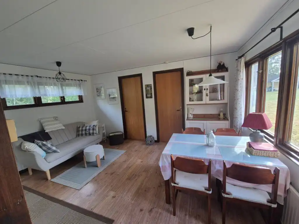 Wohn- und Essbereich im Ferienhaus Stensjö in Holmsjö in Småland
