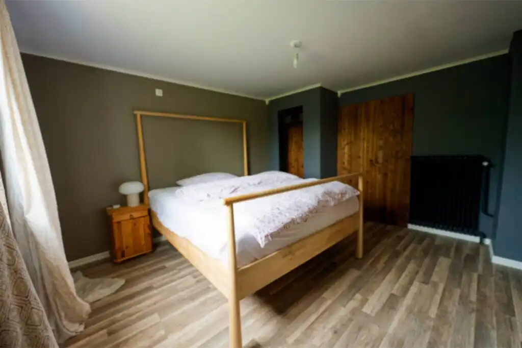 Großes Schlafzimmer im Hus Lönnbacka in Småland – Ferienhaus in Schweden mit Doppelbett