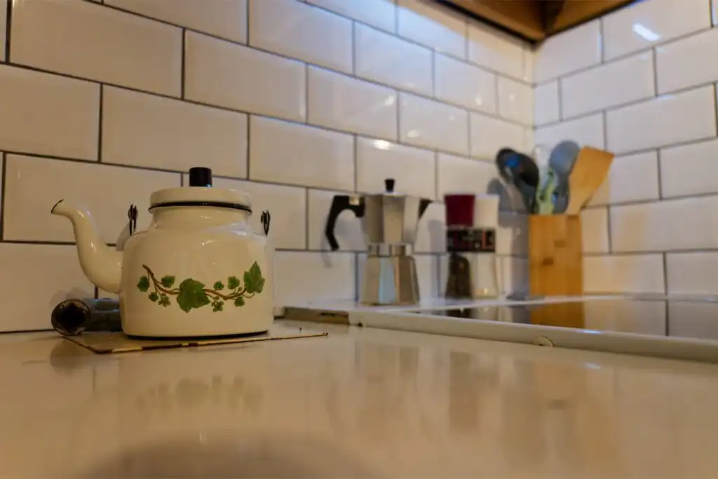 Küche mit Arbeitsfläche im Hus Lönnbacka in Eringsboda, Blekinge
