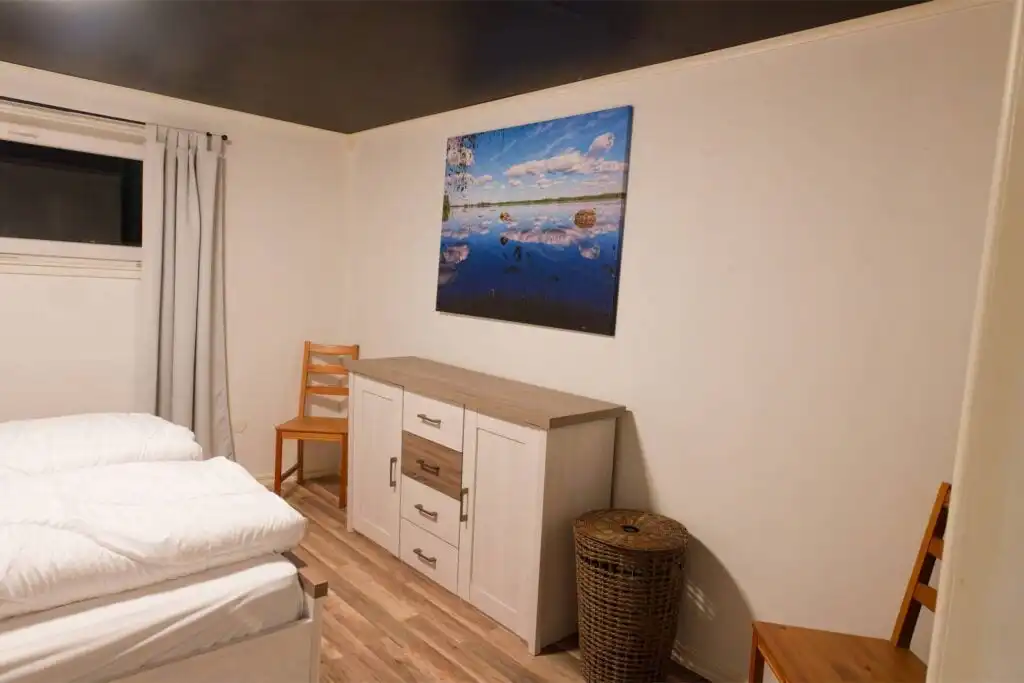Helles Schlafzimmer im Hus Lönnbacka in Småland – Ferienhaus in Schweden mit gemütlicher Ausstattung