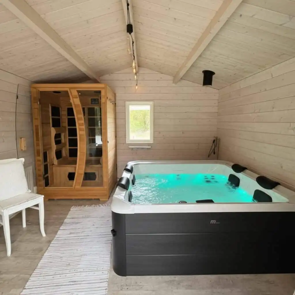 Sauna und Whirlpool im Ferienhaus Brotorpet in Småland – Wellnessurlaub in Schweden