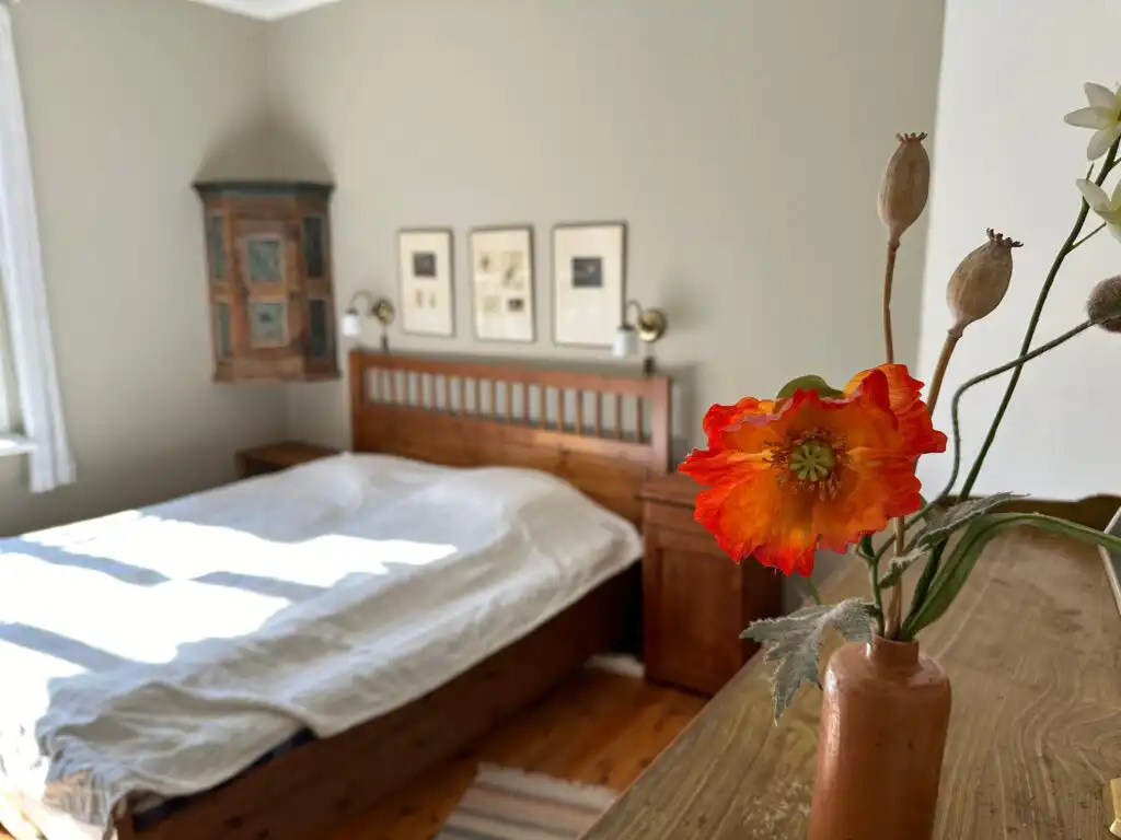 Helles Schlafzimmer in der Ferienwohnung in Strömsberg, Schweden