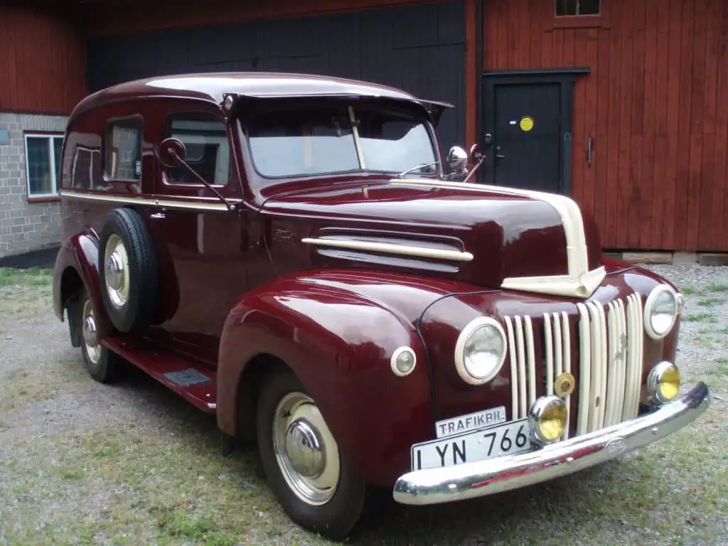 Klassisches Auto in Strömsberg, Region Uppland, Schweden