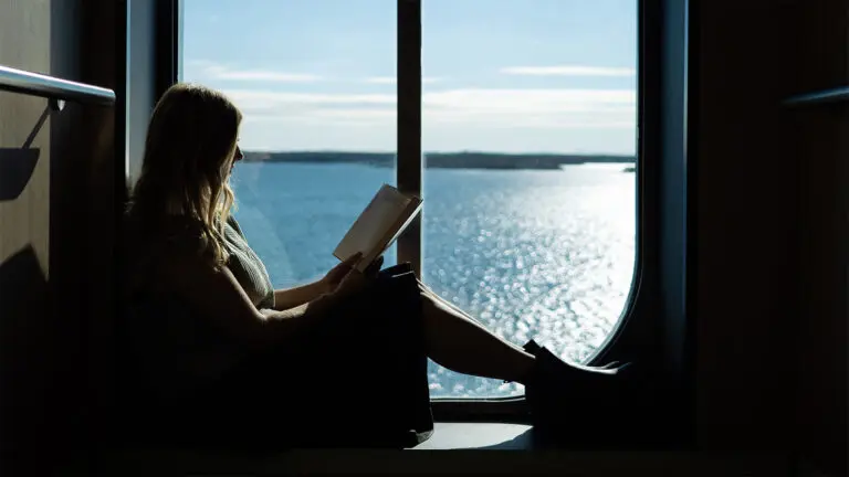 Blick aus der Kabine auf der Finnlines Fähre – komfortable Überfahrt nach Schweden über die Ostsee