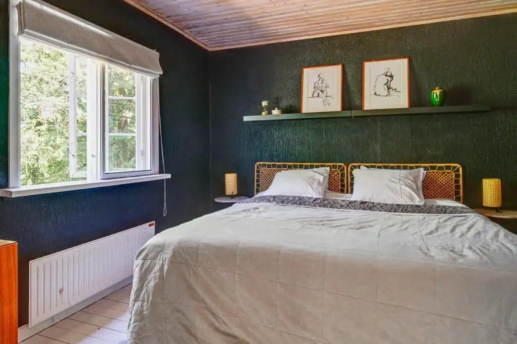 WohnzimSchlafzimmer im Ferienhaus Peaceful Getaway – Ferienhaus in Åsljunga
