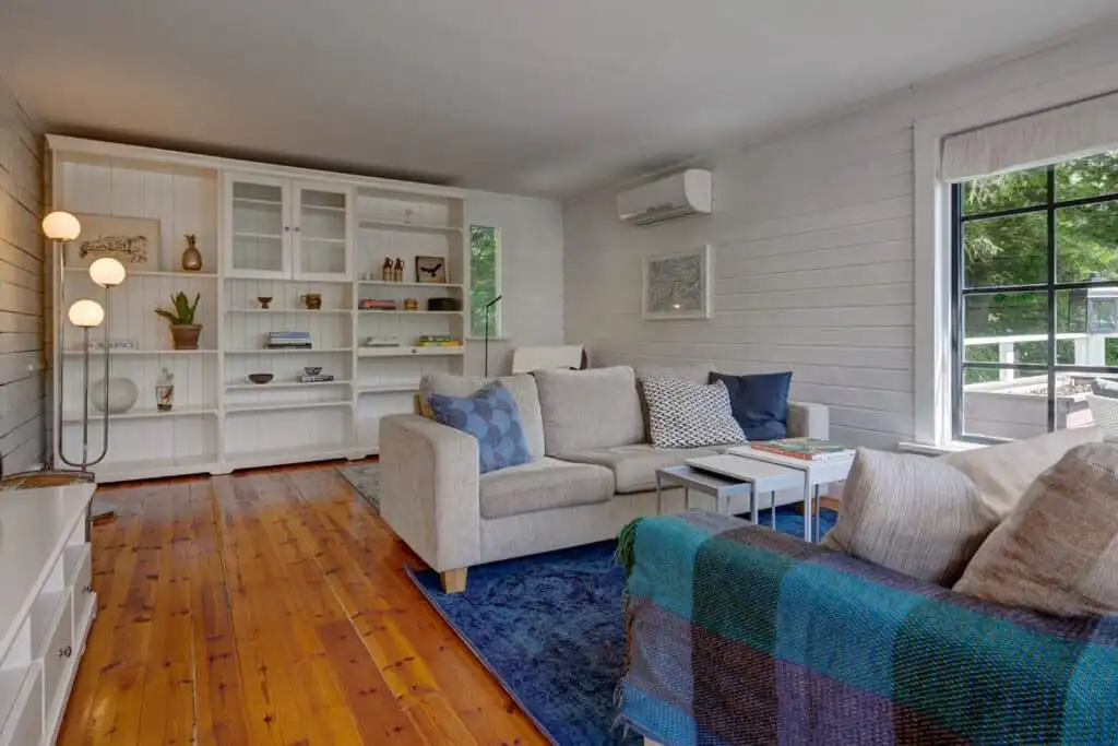 Wohnzimmer mit Essbereich im Ferienhaus Peaceful Getaway – Ferienhaus in Skåne