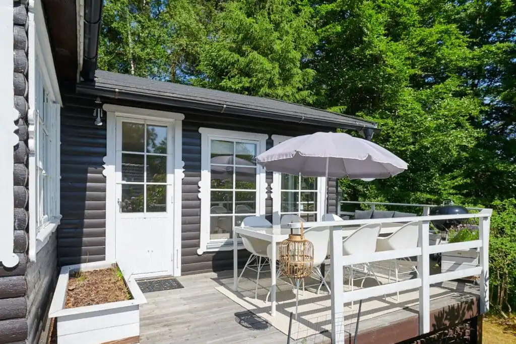 Terrasse mit Sitzplatz am Ferienhaus Peaceful Getaway – Außenbereich für entspannte Urlaubstage