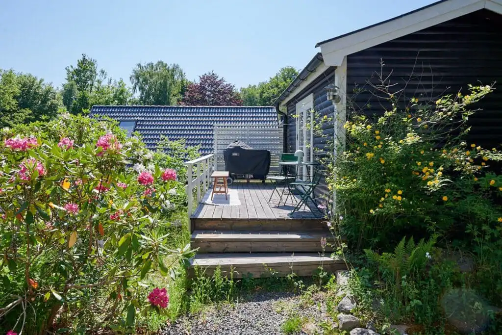 Terrasse und Garten beim Ferienhaus Peaceful Getaway in Åsljunga – ruhige Lage in Südschweden