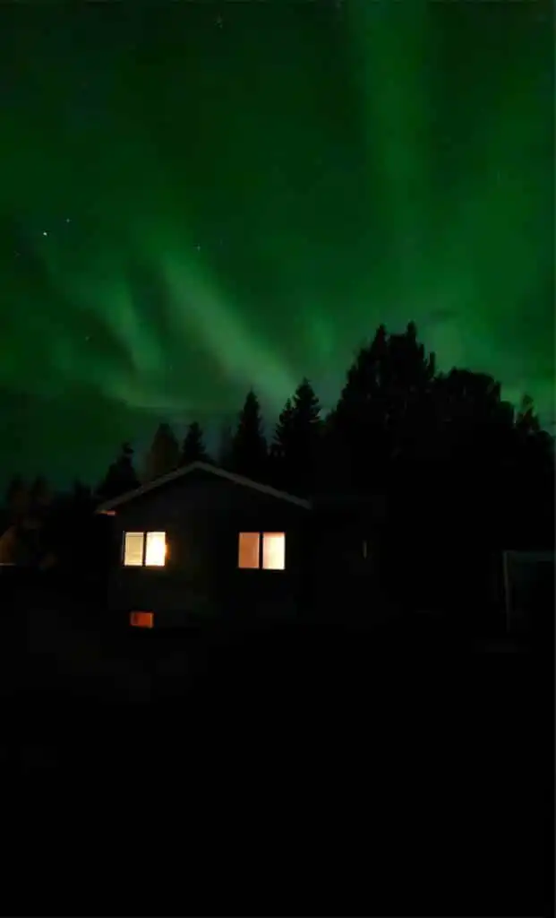 Nordlichter über Hus Indalsälven Hammerstrand Jämtland Schweden