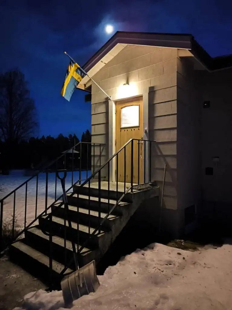 Ferienhaus Hus Indalsälven bei Nacht beleuchtet Schweden