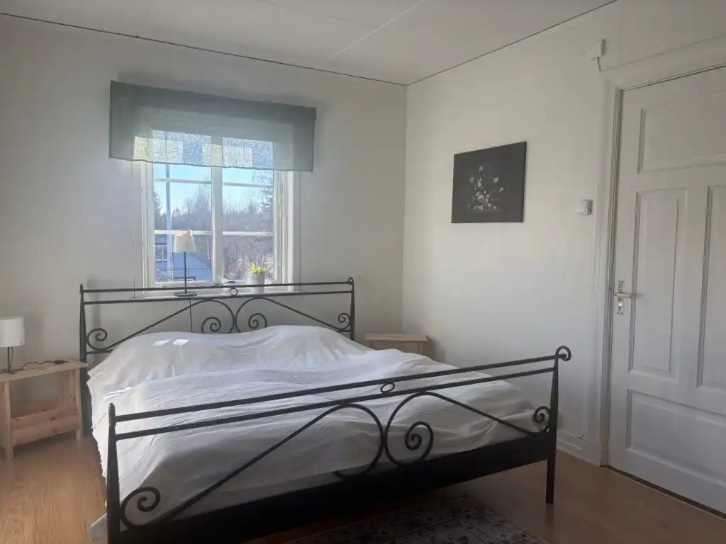 Helles Schlafzimmer im familienfreundlichen Ferienhaus in Ryd