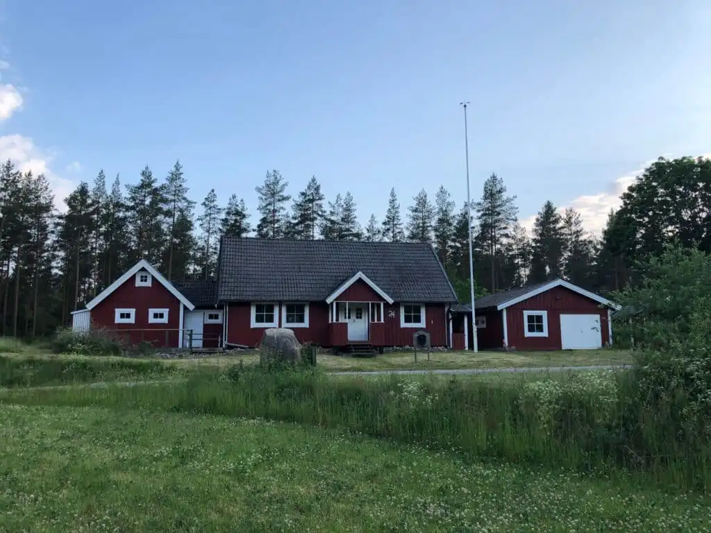 Mehrere Ferienhäuser in ruhiger Lage im Grünen