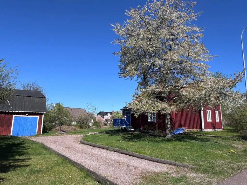 Zufahrt zum familienfreundlichen Ferienhaus in Småland