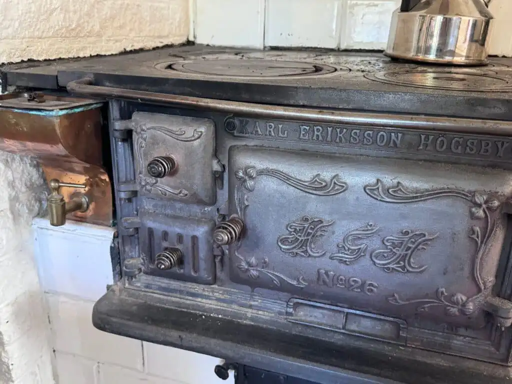 Traditioneller schwedischer Küchenhexe im Ferienhaus in Småland