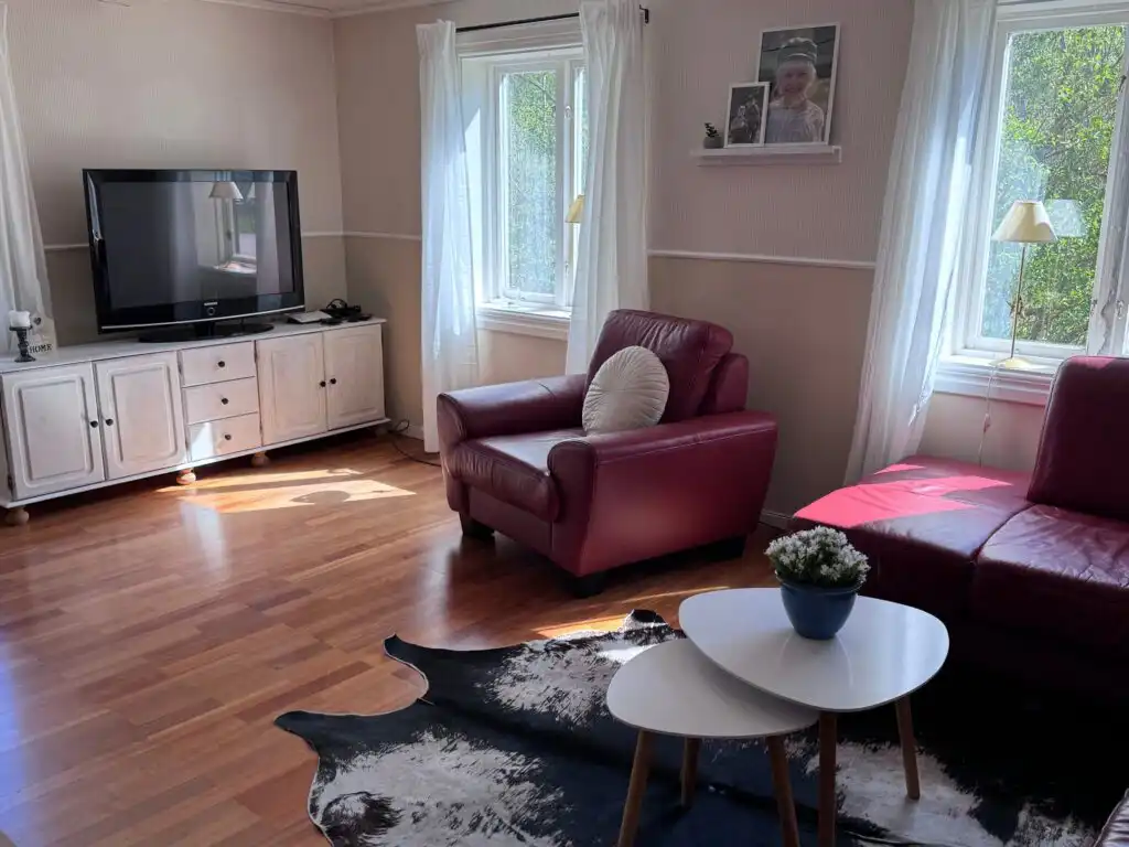Wohnbereich mit Sitzecke im familienfreundlichen Ferienhaus