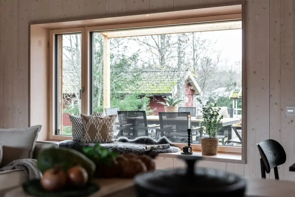 Naturblick aus dem Fenster im nachhaltigen Ferienhaus CIRCUITUS