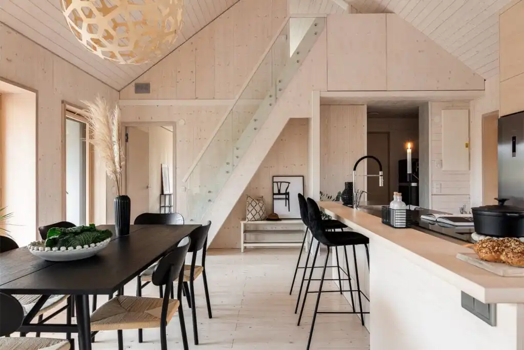Moderne offene Raumgestaltung im nachhaltigen Design Ferienhaus CIRCUITUS