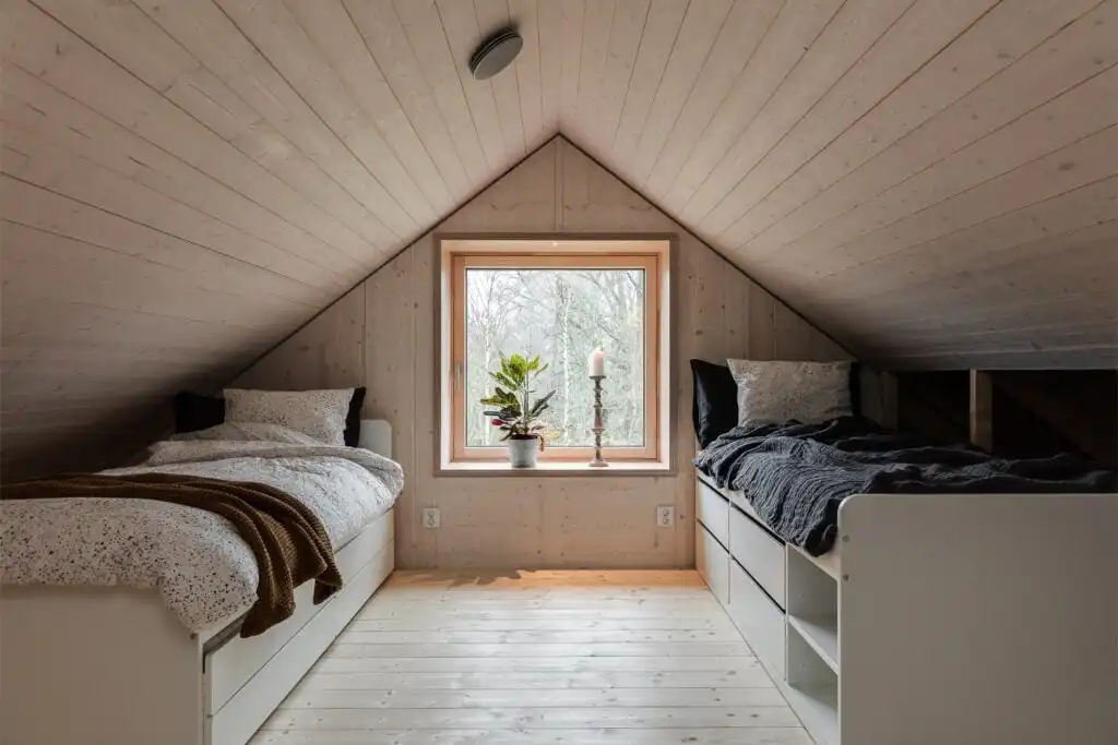 Romantisches Loft mit Einzelbetten im nachhaltigen Ferienhaus CIRCUITUS