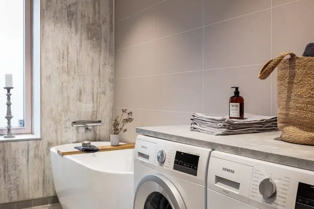 Hochwertiger Hauswirtschaftsbereich im ökologischen Passivhaus CIRCUITUS