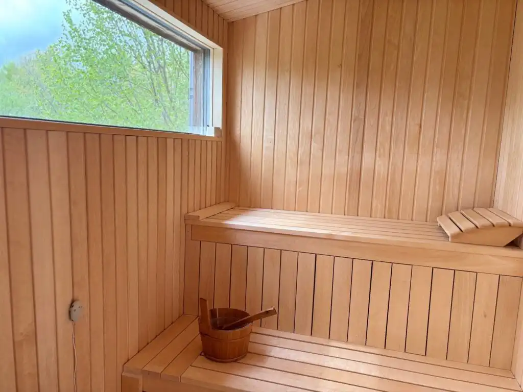 Holzsauna mit skandinavischem Ambiente im CIRCUITUS Småland