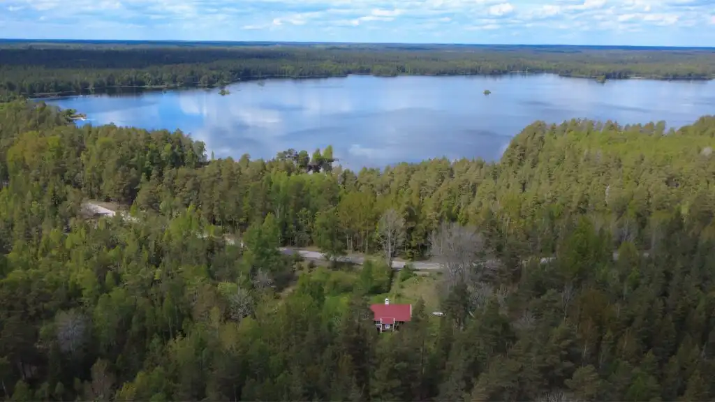 Traumhafte Natur und Seenlandschaft am Boasjö in Schweden