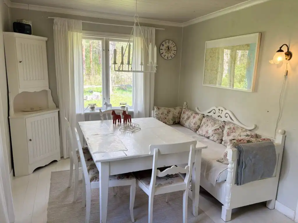 Gemütliches Wohnzimmer mit skandinavischem Flair in Småland