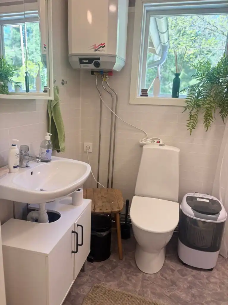 Helles Badezimmer im Ferienhaus in Småland